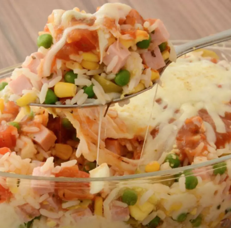 Misture arroz, queijo e o que sobrou da geladeira e prepare um prato que todo mundo pede repeteco