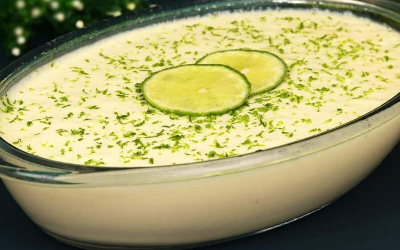 Misture limão com leite condensado e prepare uma sobremesa tão cremosa que todo mundo vai pedir mais
