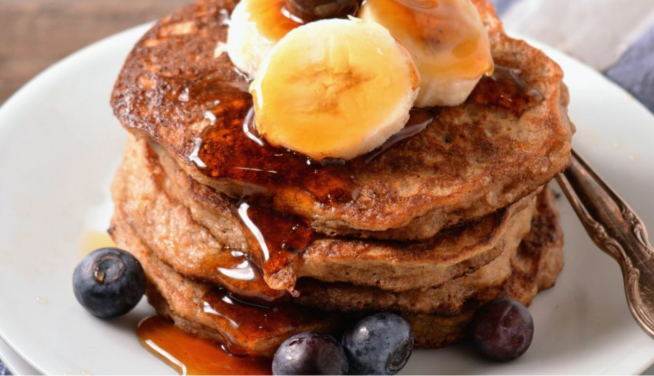 Amassei 2 bananas maduras com aveia e preparei o café da manhã mais gostoso e nutritivo da semana