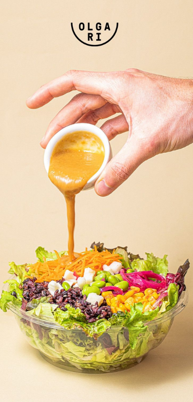 Misture legumes fresquinhos com esse molho especial e transforme uma simples salada em uma refeição irresistível