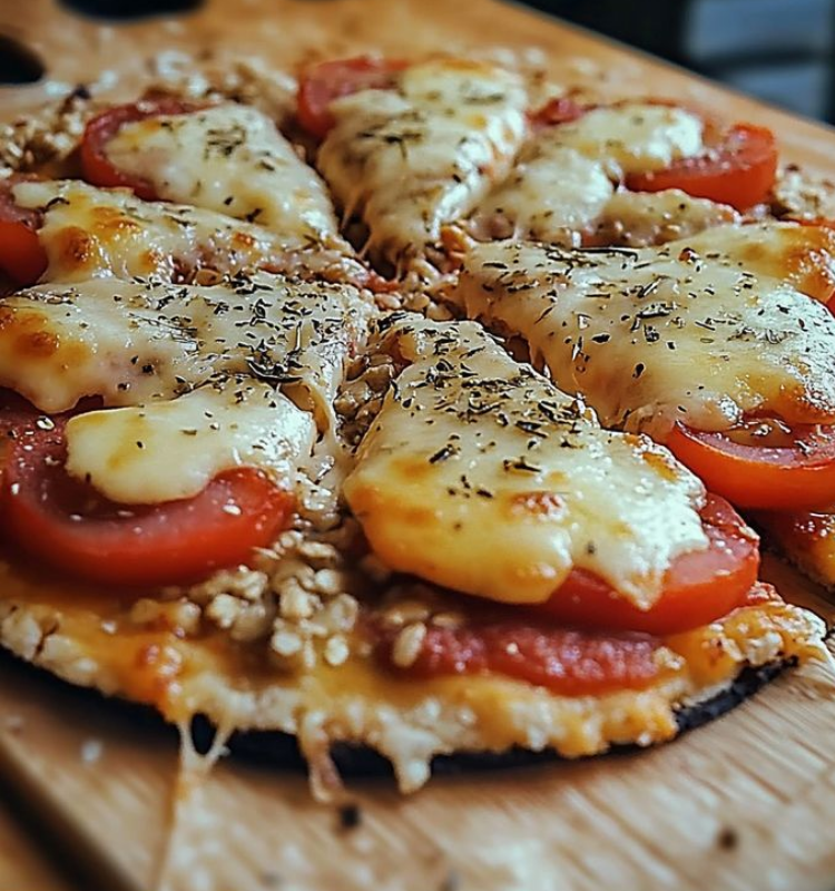 Misture aveia com poucos ingredientes e prepare uma pizza de frigideira tão gostosa que ninguém acredita que é saudável