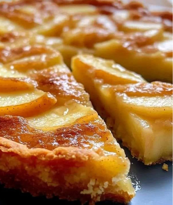 Junte maçãs maduras com um toque de canela e prepare uma torta tão macia que desaparece da mesa
