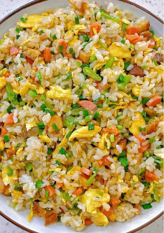 Junte arroz soltinho com frutas secas e prepare um acompanhamento tão especial que vai roubar a cena da ceia